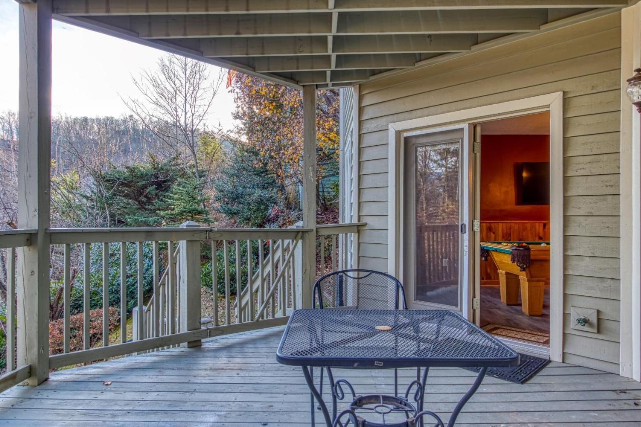 3 Decks, Mtn Views! Tree Tops By Honeybearcabins - Luxury Rain Showers, 3 King Suites, Xl Hottub, Fireplace, Bear Sightings Gatlinburg Eksteriør billede
