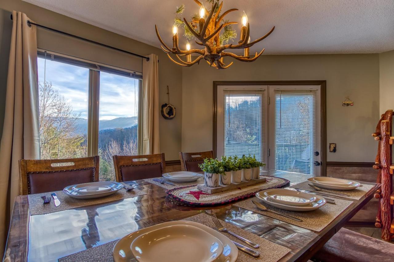 3 Decks, Mtn Views! Tree Tops By Honeybearcabins - Luxury Rain Showers, 3 King Suites, Xl Hottub, Fireplace, Bear Sightings Gatlinburg Eksteriør billede