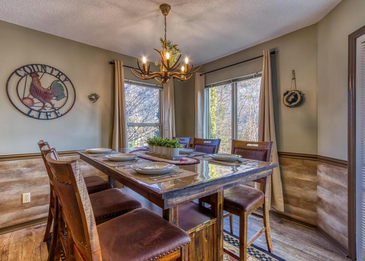 3 Decks, Mtn Views! Tree Tops By Honeybearcabins - Luxury Rain Showers, 3 King Suites, Xl Hottub, Fireplace, Bear Sightings Gatlinburg Eksteriør billede