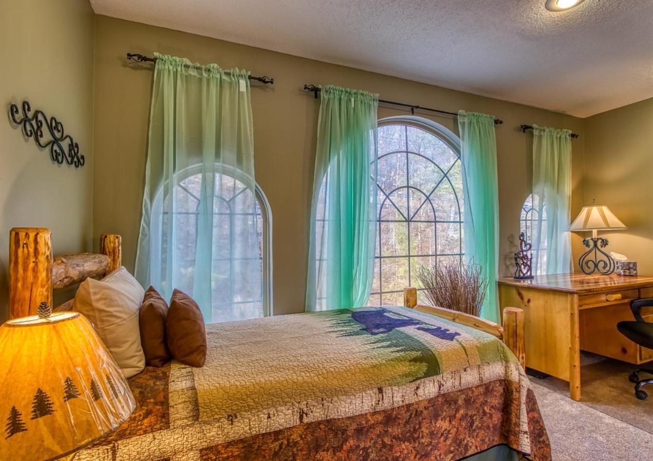 3 Decks, Mtn Views! Tree Tops By Honeybearcabins - Luxury Rain Showers, 3 King Suites, Xl Hottub, Fireplace, Bear Sightings Gatlinburg Eksteriør billede