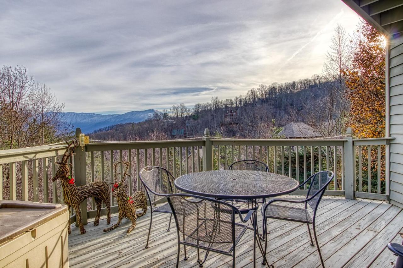 3 Decks, Mtn Views! Tree Tops By Honeybearcabins - Luxury Rain Showers, 3 King Suites, Xl Hottub, Fireplace, Bear Sightings Gatlinburg Eksteriør billede