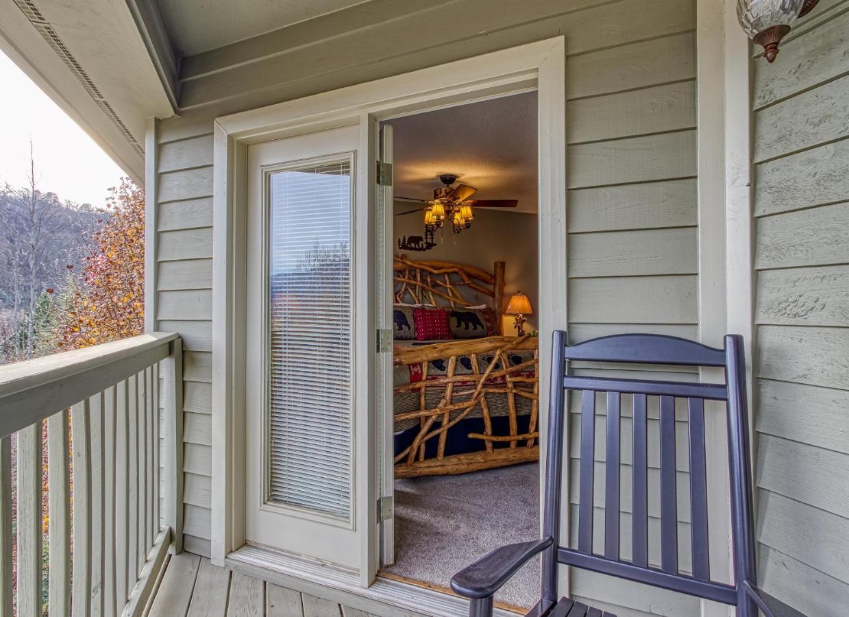 3 Decks, Mtn Views! Tree Tops By Honeybearcabins - Luxury Rain Showers, 3 King Suites, Xl Hottub, Fireplace, Bear Sightings Gatlinburg Eksteriør billede