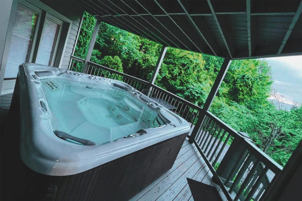 3 Decks, Mtn Views! Tree Tops By Honeybearcabins - Luxury Rain Showers, 3 King Suites, Xl Hottub, Fireplace, Bear Sightings Gatlinburg Eksteriør billede