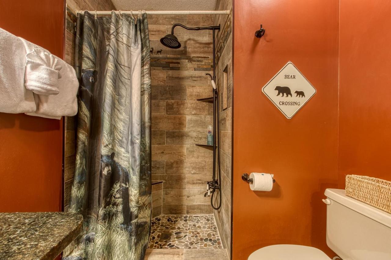 3 Decks, Mtn Views! Tree Tops By Honeybearcabins - Luxury Rain Showers, 3 King Suites, Xl Hottub, Fireplace, Bear Sightings Gatlinburg Eksteriør billede